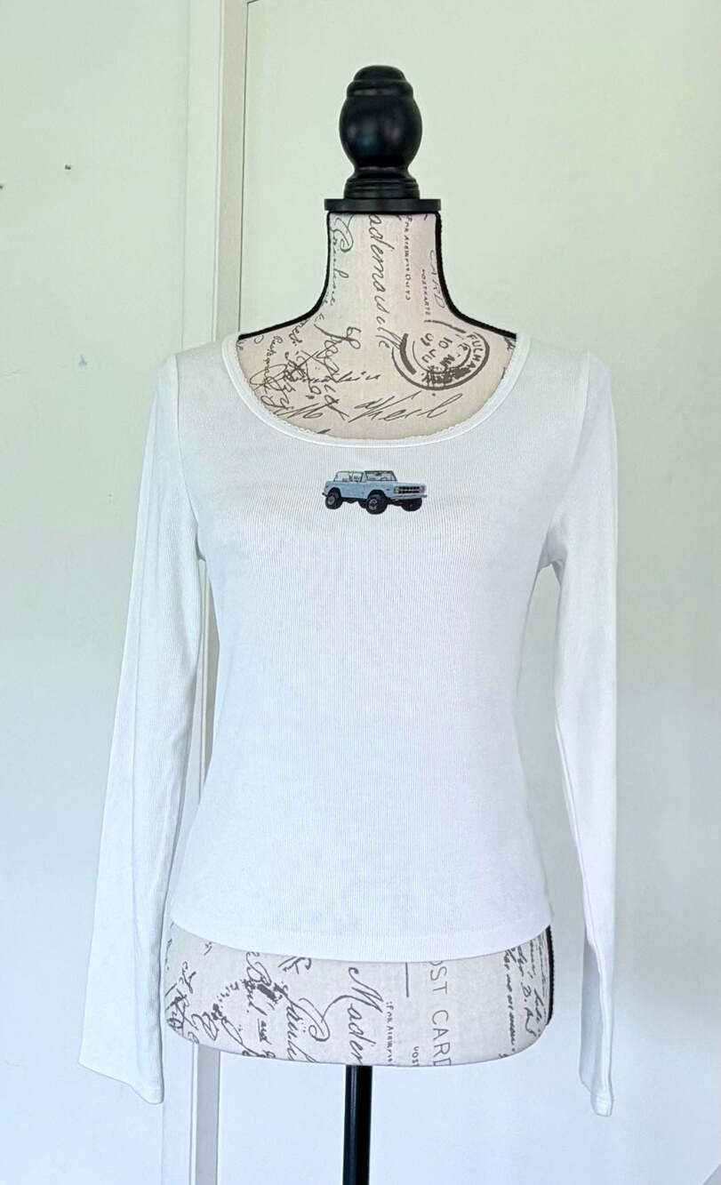 Aéropostale White Long-sleeve Tee with Blue Truck Print Size Large